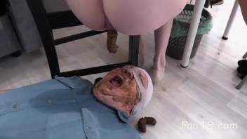 Trio of royal ladies defecate into a servant's mouth